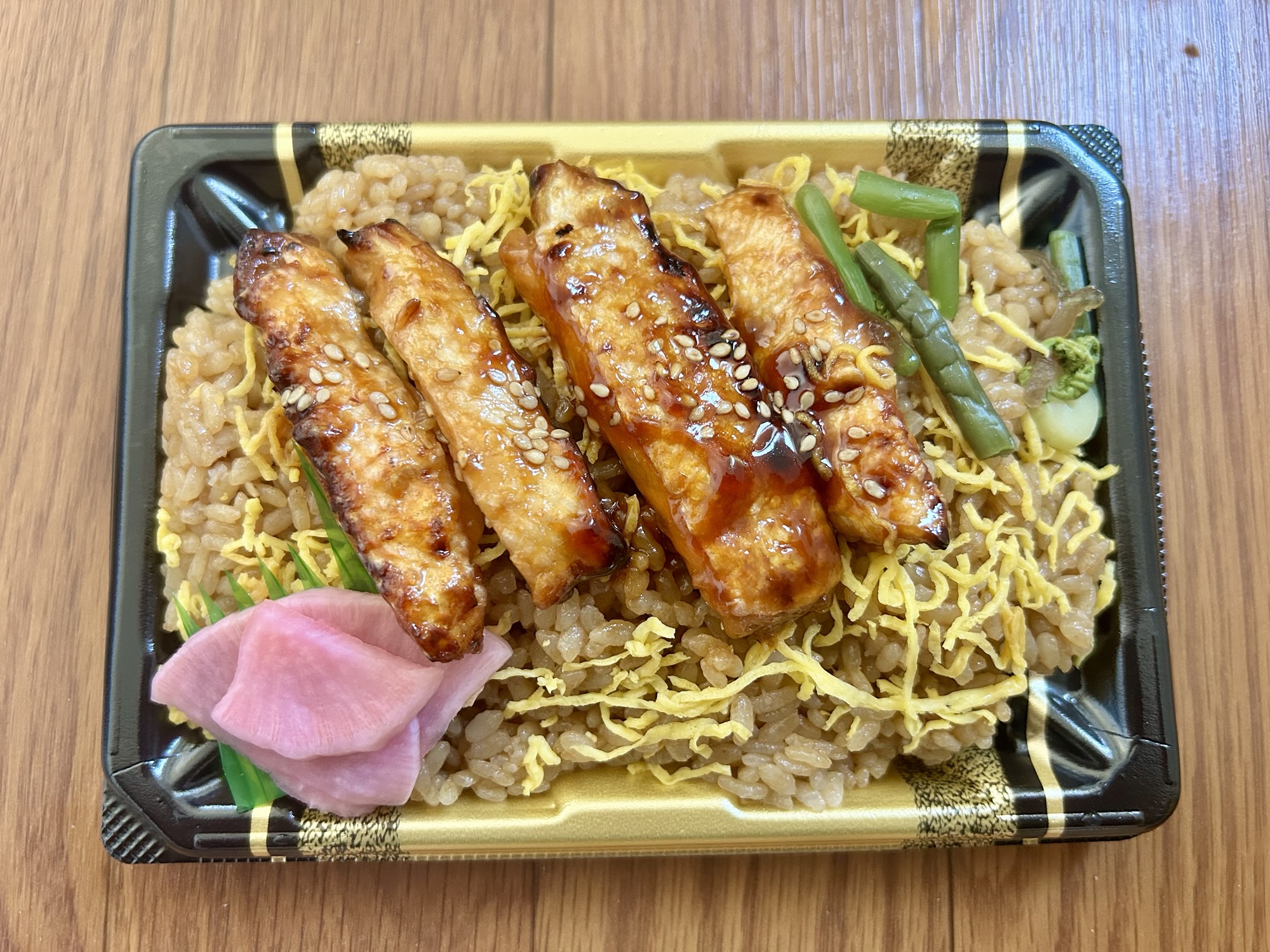皮まで美味しいサーモンハラスめし