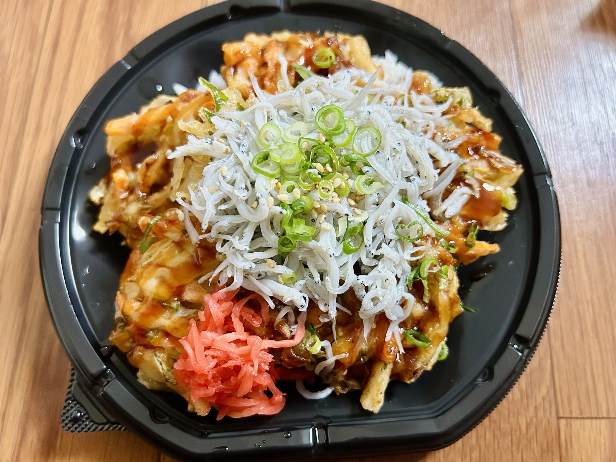 コスパよし！駿河湾産しらすのせかき揚げ丼