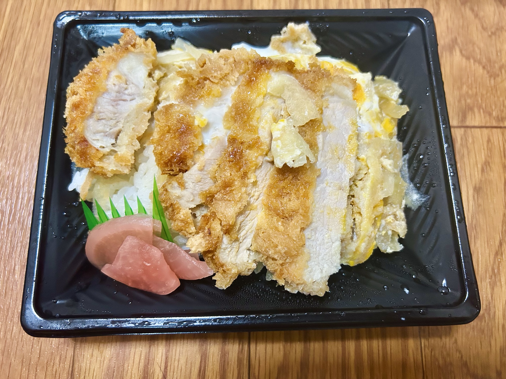 だしの旨み溢れるロースかつ重